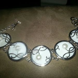 Pearl bracelet